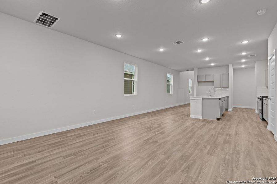 Spacious, unfurnished interior of a new home in Summerlin, San Antonio (Image 8). Spacious, unfurnished interior of a new home in Summerlin, San Antonio (Image 8).