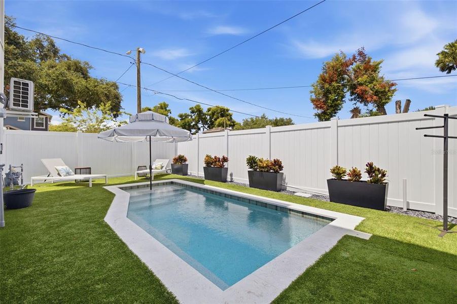 Exterior details and patio area of a home in , Tampa (Image 25).
