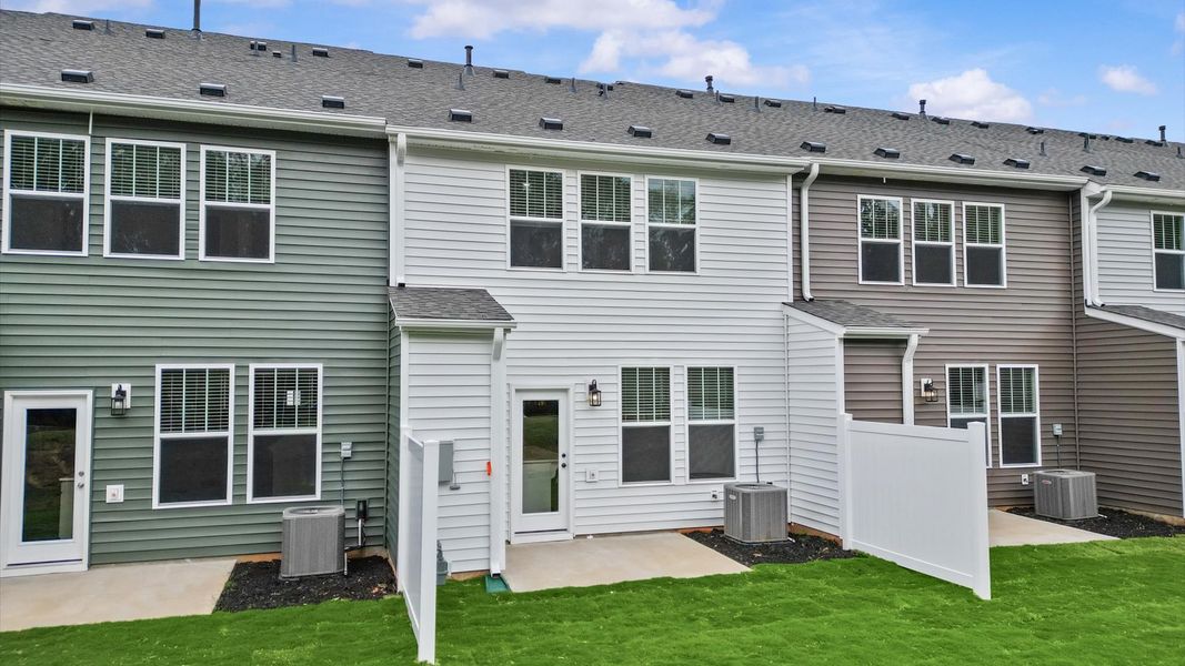 Exterior details and patio area of a home in Ransdell Pointe, Spartanburg (Image 21).