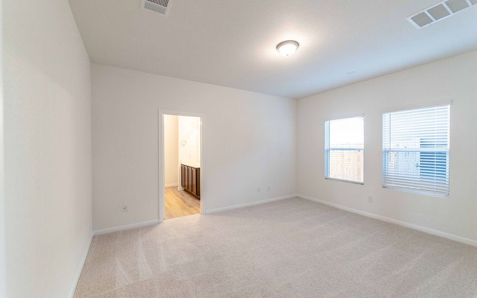 Spacious, unfurnished interior of a new home in Sunset Oaks, Maxwell (Image 11).