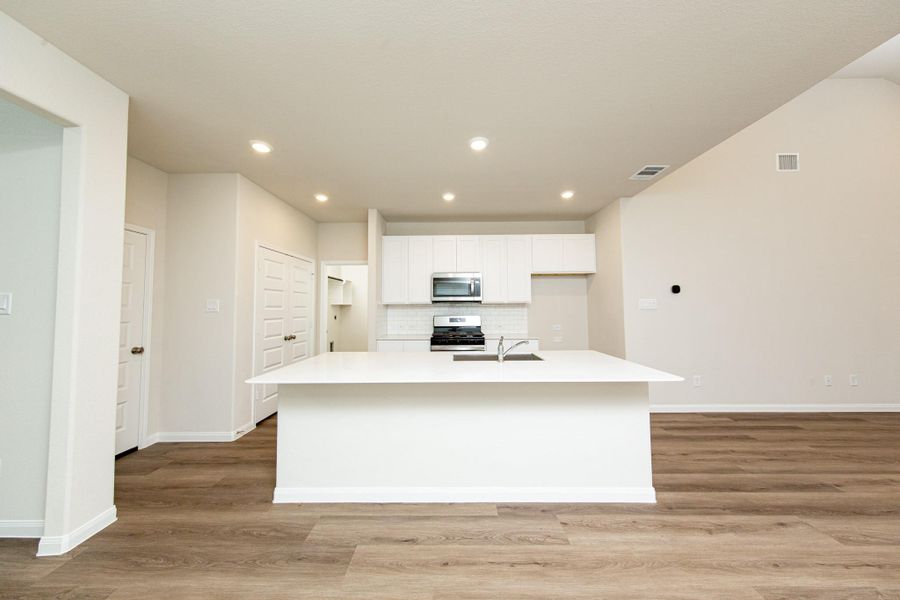 Furnished interior view inside a new home in River's Edge, Conroe (Image 6). Furnished interior view inside a new home in River's Edge, Conroe (Image 6).