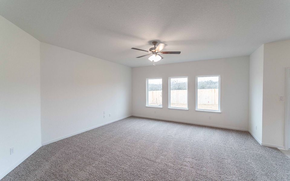 Spacious, unfurnished interior of a new home in Hunter's Ranch, San Antonio (Image 12).