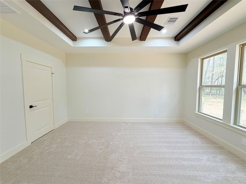 Spacious, unfurnished interior of a new home in , Porter (Image 31).