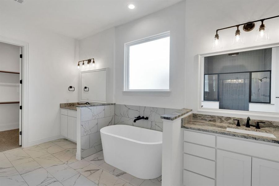 Furnished interior view inside a new home in , Waxahachie (Image 10).