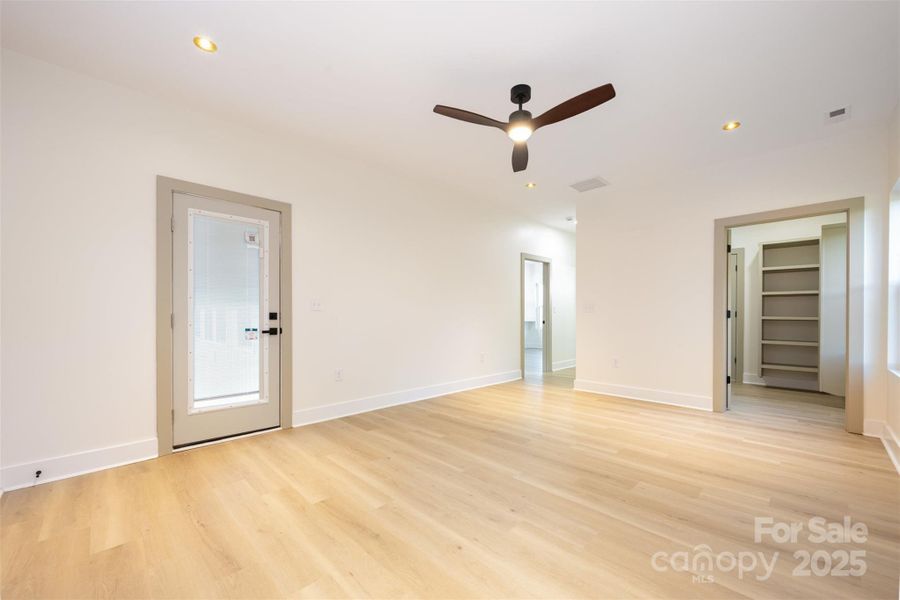 Spacious, unfurnished interior of a new home in , Shelby (Image 16).