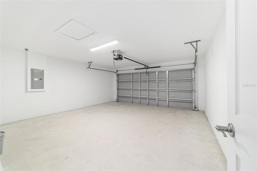 Spacious, unfurnished interior of a new home in , Dunnellon (Image 12).