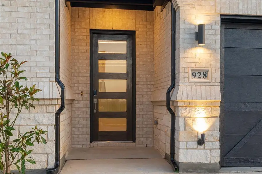 Exterior details and patio area of a home in , Haslet (Image 3).