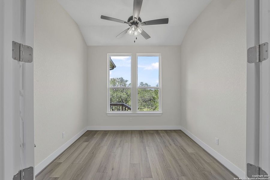 Spacious, unfurnished interior of a new home in Arbors at Fair Oaks, Fair Oaks Ranch (Image 32).