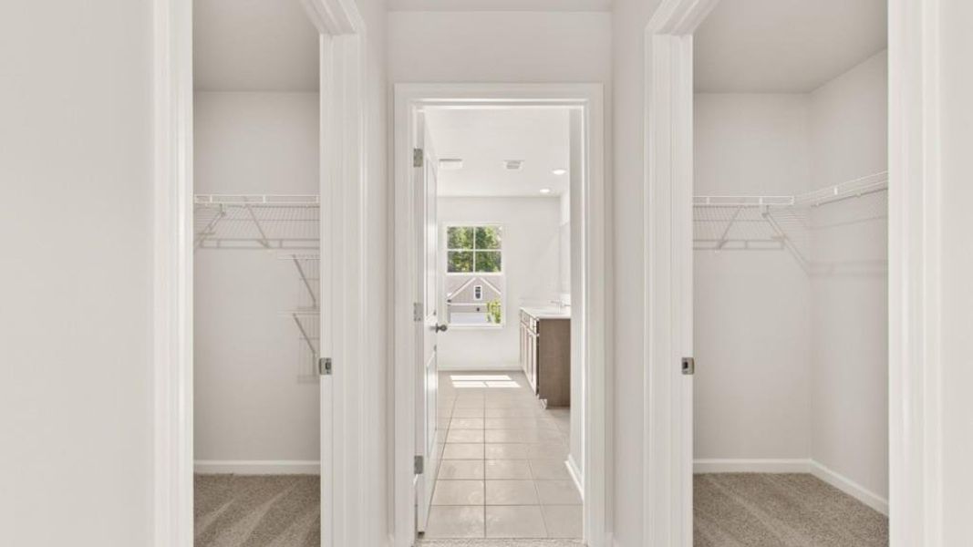 Spacious, unfurnished interior of a new home in Falcon Landing, Gainesville (Image 35).