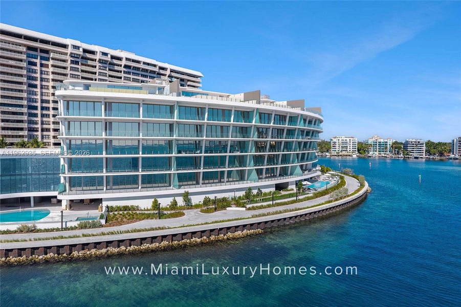 Condo located in Miami, FL showcasing its design and architecture (Image 32).