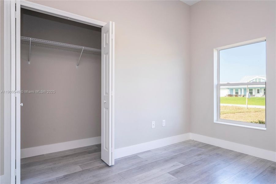 Spacious, unfurnished interior of a new home in , Sebring (Image 39).