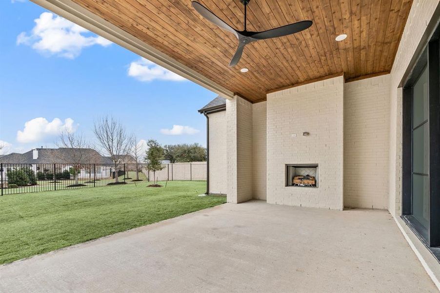 Exterior details and patio area of a home in , Prosper (Image 4).