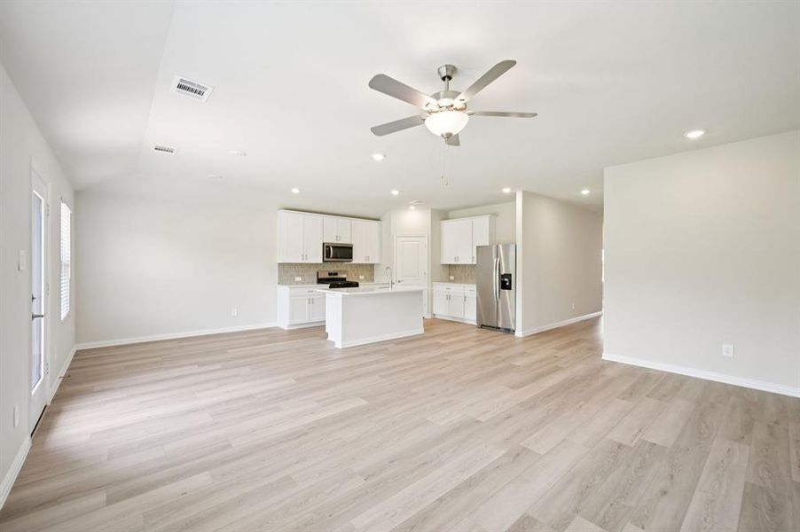 Photo is not of the actual home, but is an inspirational photo of builder’s model home and may depict options, furnishings, and/or decorator features that are not included. Photo is not of the actual home, but is an inspirational photo of builder’s model home and may depict options, furnishings, and/or decorator features that are not included.