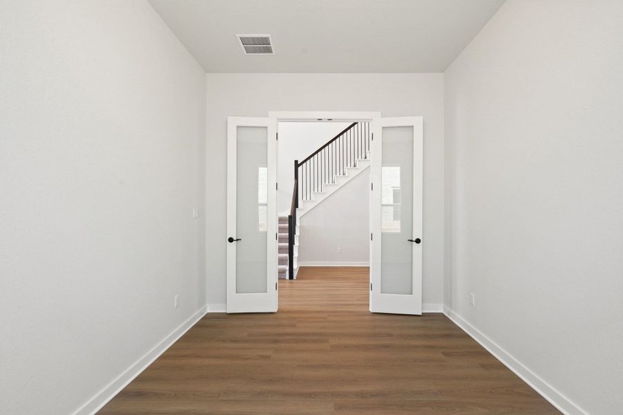 Spacious, unfurnished interior of a new home in Lariat, Liberty Hill (Image 22).