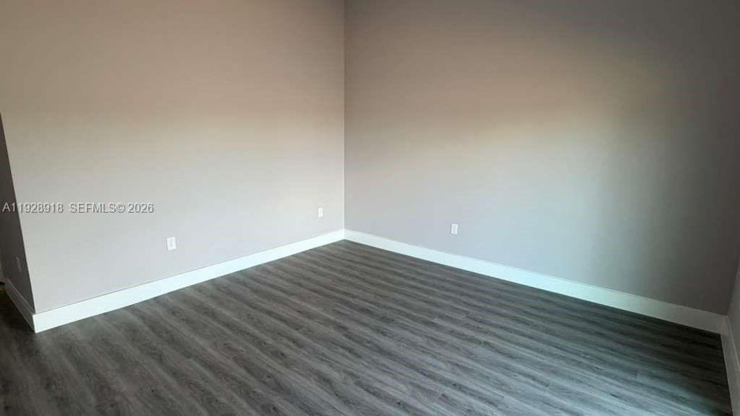 Spacious, unfurnished interior of a new home in , Sebring (Image 23).