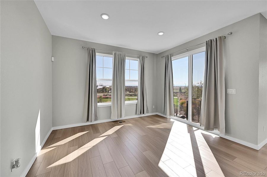 Spacious, unfurnished interior of a new home in , Aurora (Image 18).