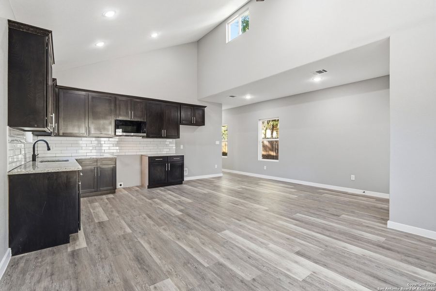 Spacious, unfurnished interior of a new home in , San Antonio (Image 19).