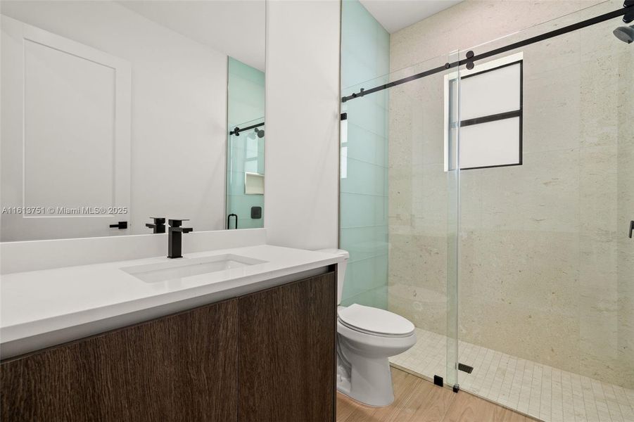 Spacious, unfurnished interior of a new home in , Naples (Image 6).