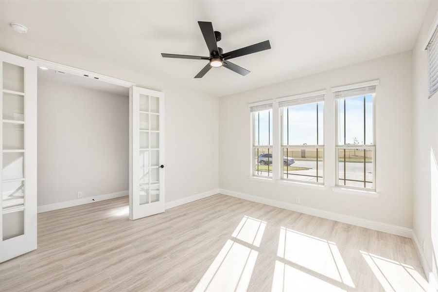 Spacious, unfurnished interior of a new home in The Oaks, Red Oak (Image 40).