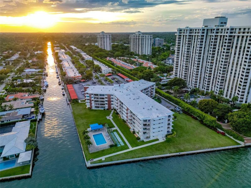 Condo located in Miami Shores, FL showcasing its design and architecture (Image 3). Condo located in Miami Shores, FL showcasing its design and architecture (Image 3).