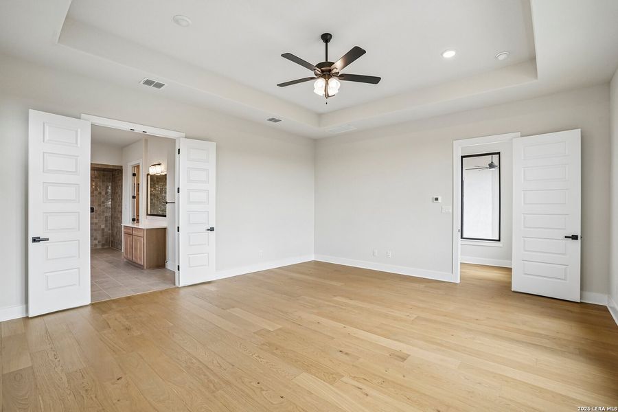 Spacious, unfurnished interior of a new home in Verandas at the Rim, San Antonio (Image 18). Spacious, unfurnished interior of a new home in Verandas at the Rim, San Antonio (Image 18).