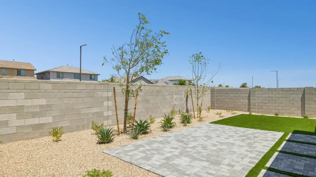 Exterior details and patio area of a home in El Cidro, Goodyear (Image 25).