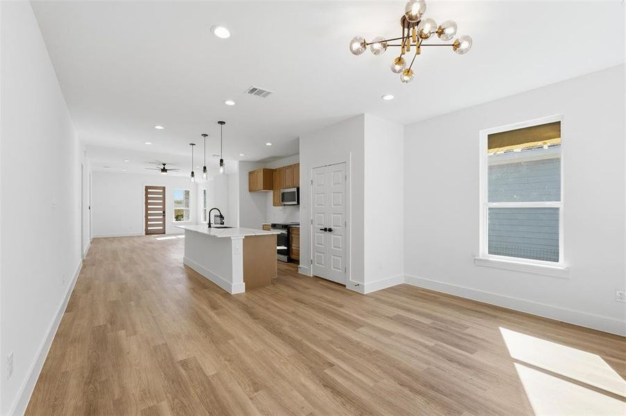 Spacious, unfurnished interior of a new home in , Dallas (Image 25).