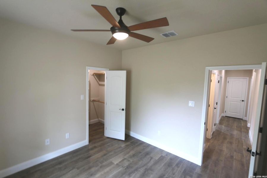 Spacious, unfurnished interior of a new home in , Floresville (Image 35).