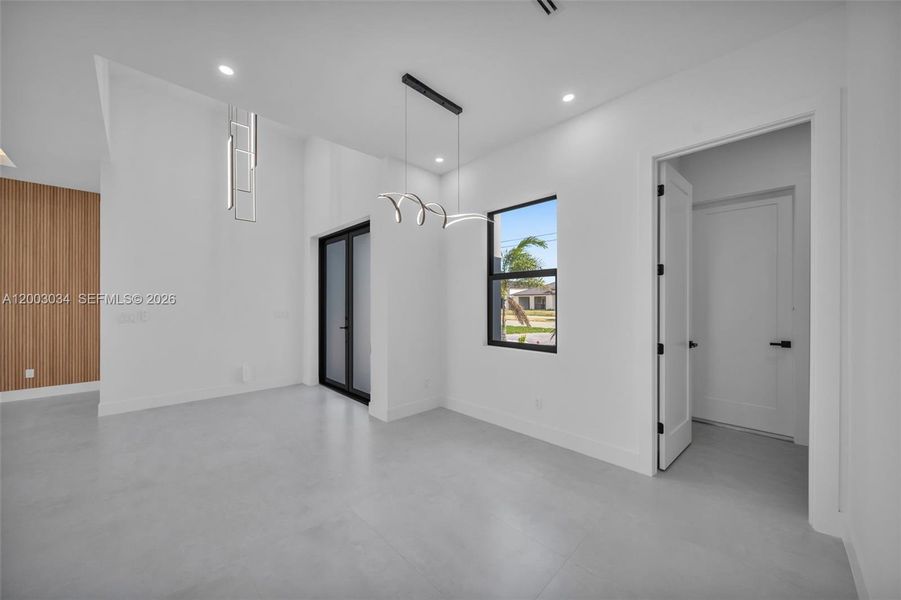 Spacious, unfurnished interior of a new home in , Cape Coral (Image 23).