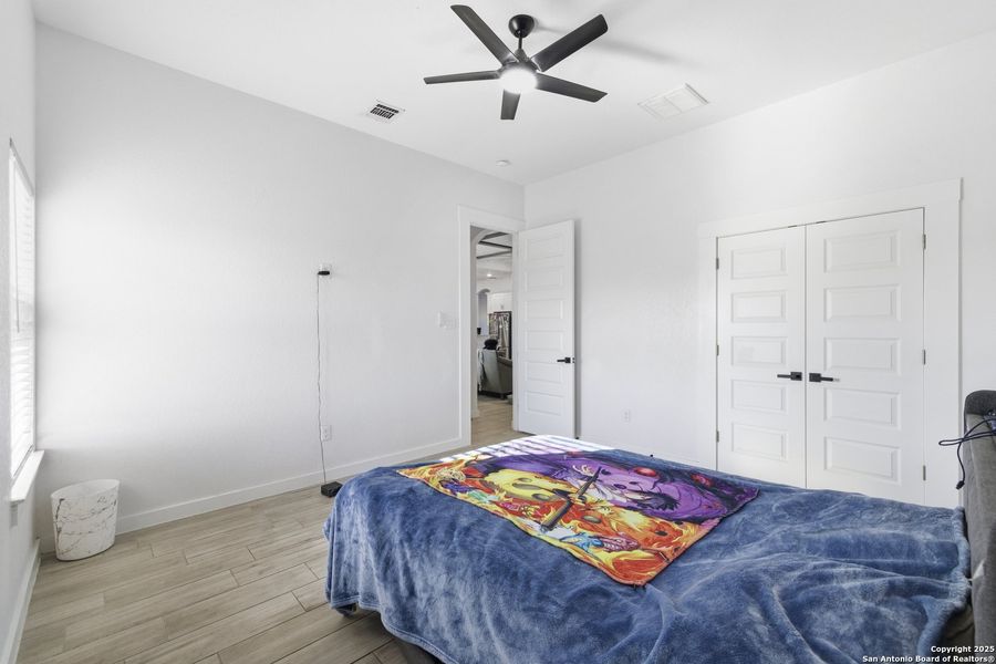 Furnished interior view inside a new home in , La Vernia (Image 9).