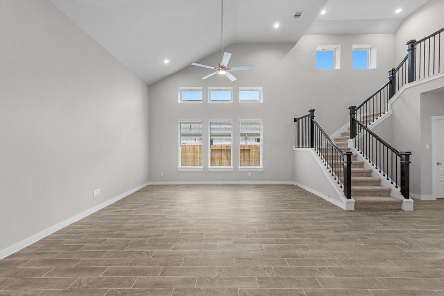 Spacious, unfurnished interior of a new home in Barton Creek Ranch, Conroe (Image 23). Spacious, unfurnished interior of a new home in Barton Creek Ranch, Conroe (Image 23).