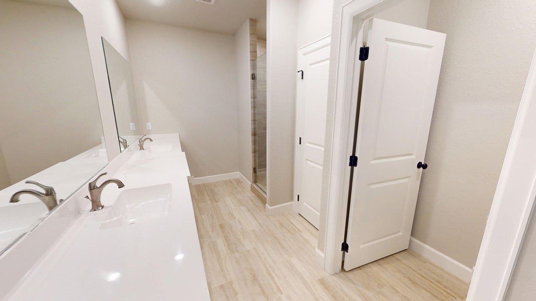 Furnished interior view inside a new home in , Lake Jackson (Image 11).