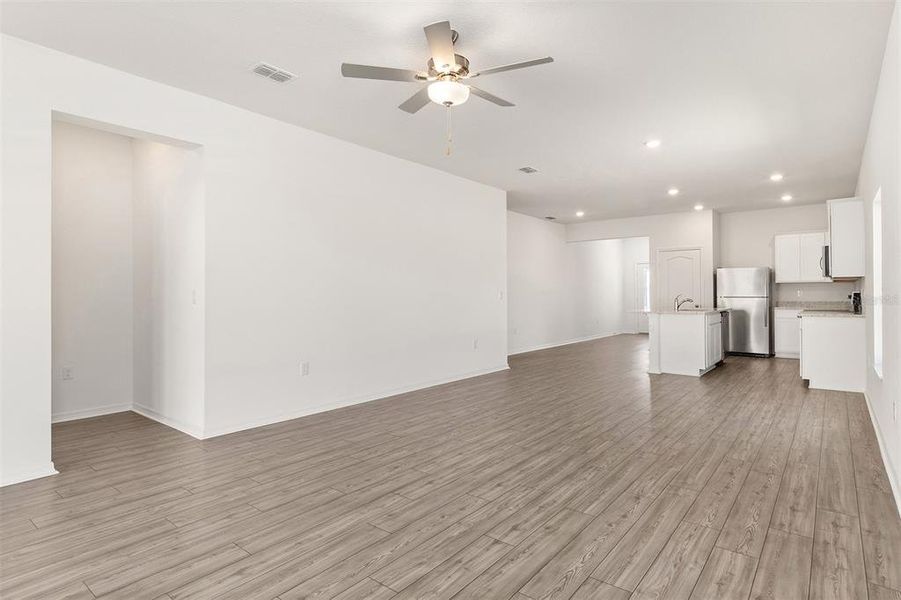Spacious, unfurnished interior of a new home in Peach Crossings, Winter Haven (Image 16).