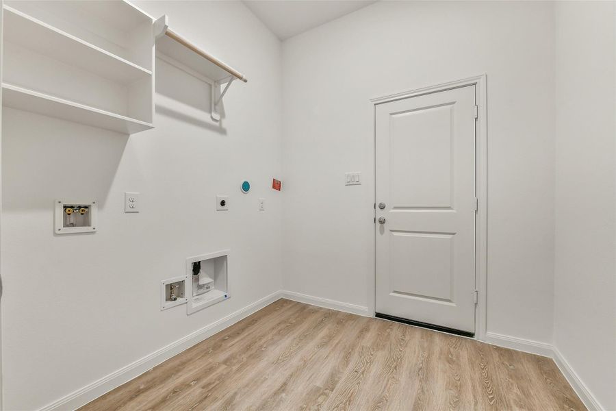 Spacious, unfurnished interior of a new home in King Oaks Village, Baytown (Image 24).