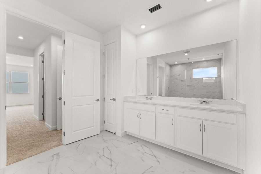 US_SEF_ROWAN_LOT 85_owners bath 2