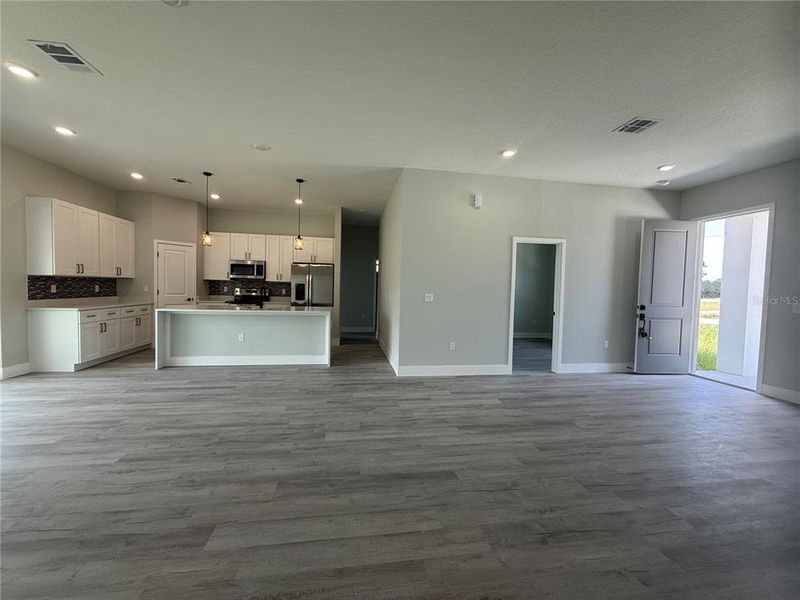 Spacious, unfurnished interior of a new home in , Ocala (Image 18).