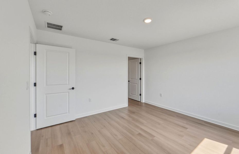 Spacious, unfurnished interior of a new home in Sun City Texas, Georgetown (Image 16).