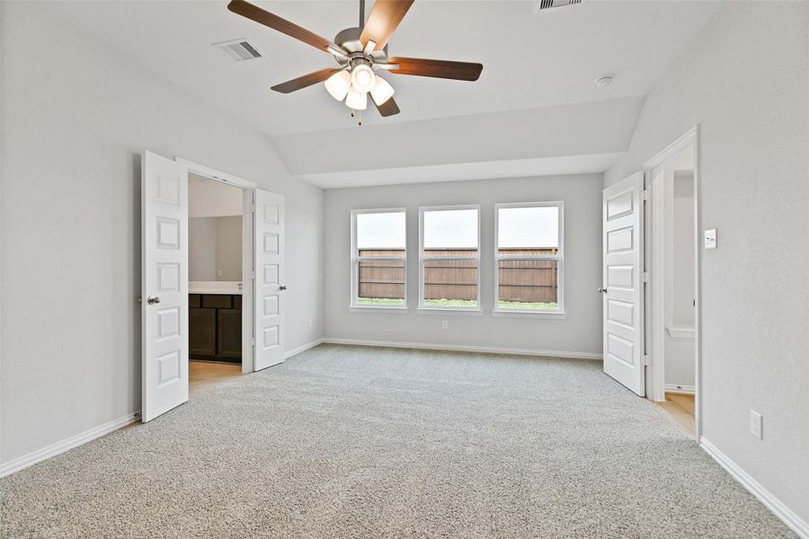 Spacious, unfurnished interior of a new home in Oakwood Estates, Waller (Image 21).