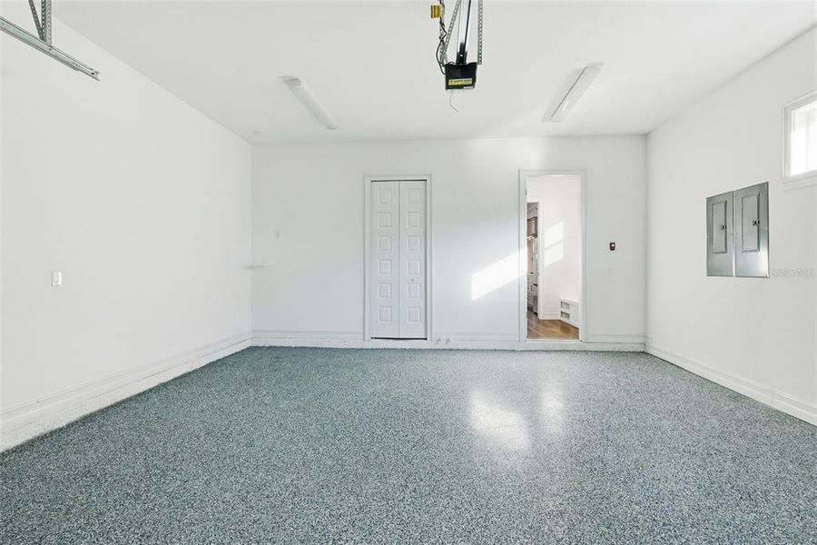 Spacious, unfurnished interior of a new home in , St. Petersburg (Image 22).