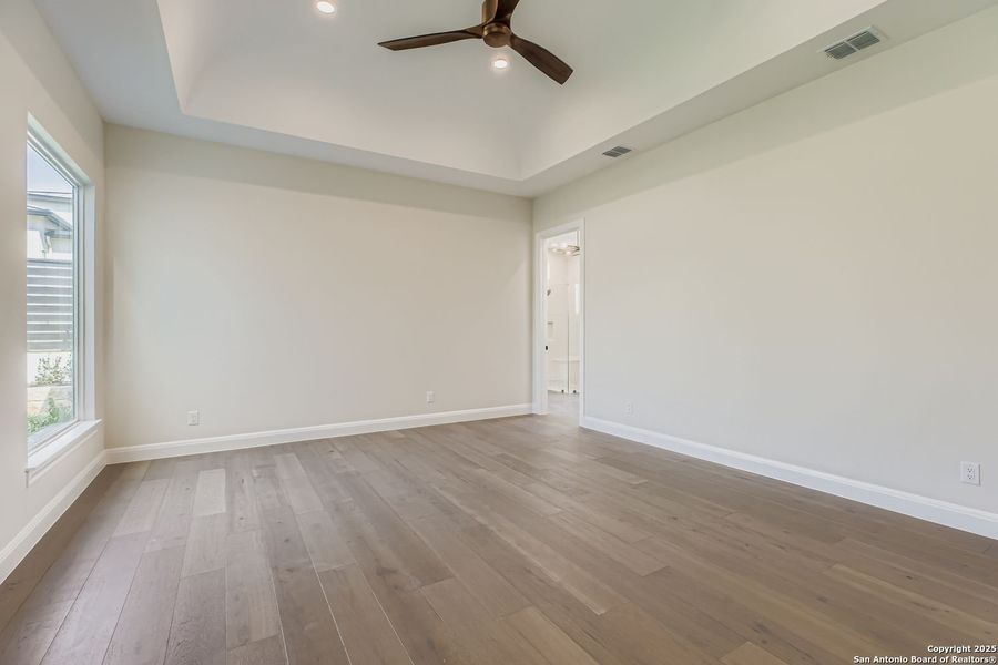 Spacious, unfurnished interior of a new home in The Bluff At The Dominion, San Antonio (Image 24).