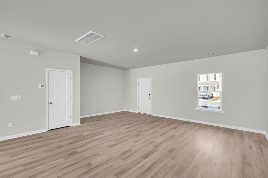 Spacious, unfurnished interior of a new home in Lakeview Commons, Goose Creek (Image 27).