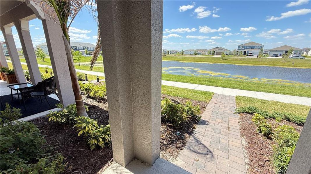 Exterior details and patio area of a home in , Kissimmee (Image 3).
