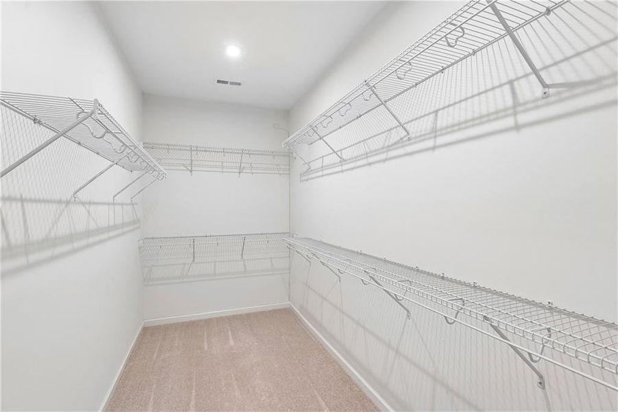 Spacious, unfurnished interior of a new home in Poplar Place, Dallas (Image 33).