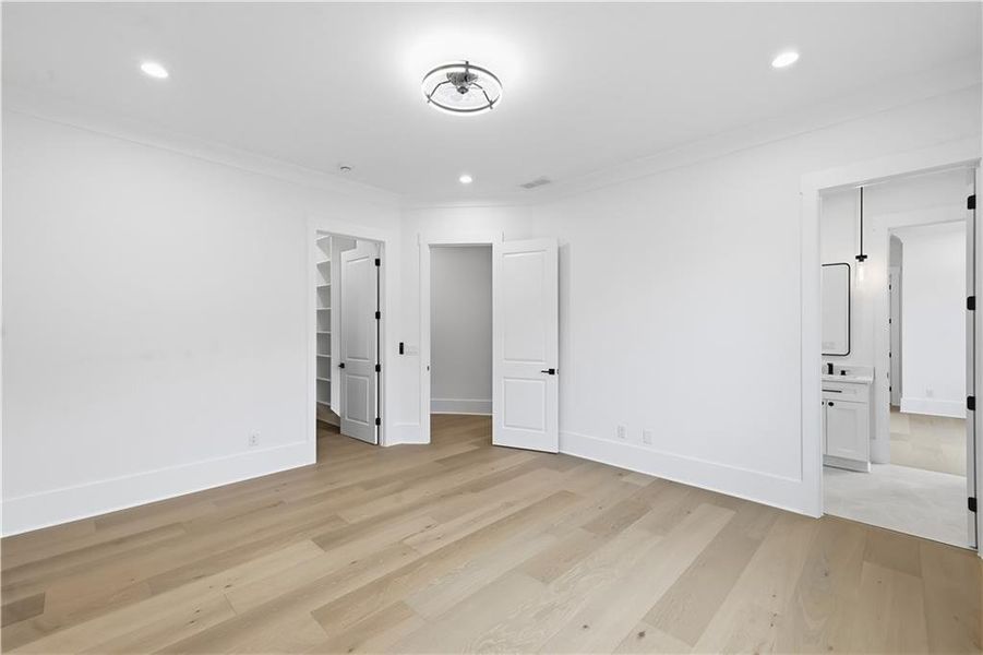 Spacious, unfurnished interior of a new home in , Monroe (Image 81).