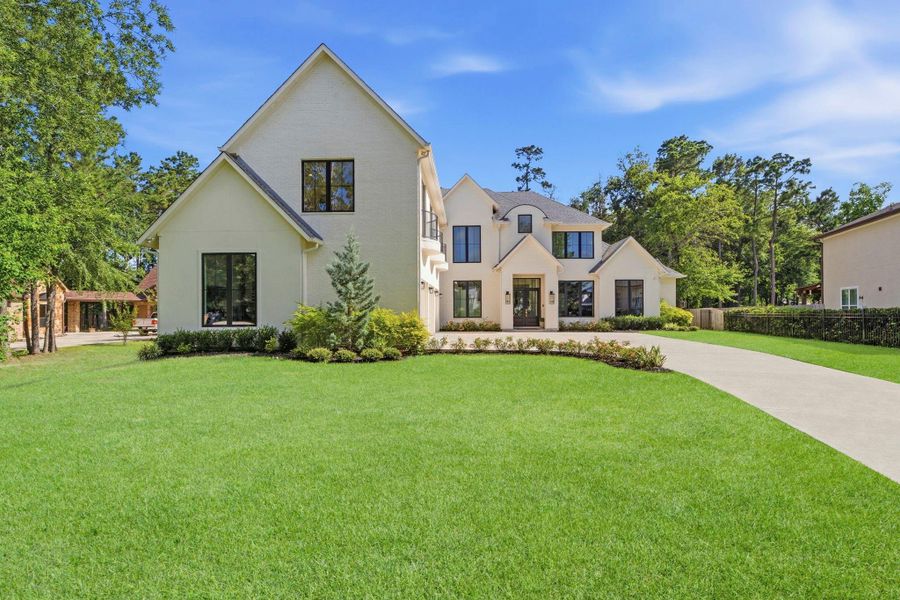 Classic and elegant curb appeal Classic and elegant curb appeal