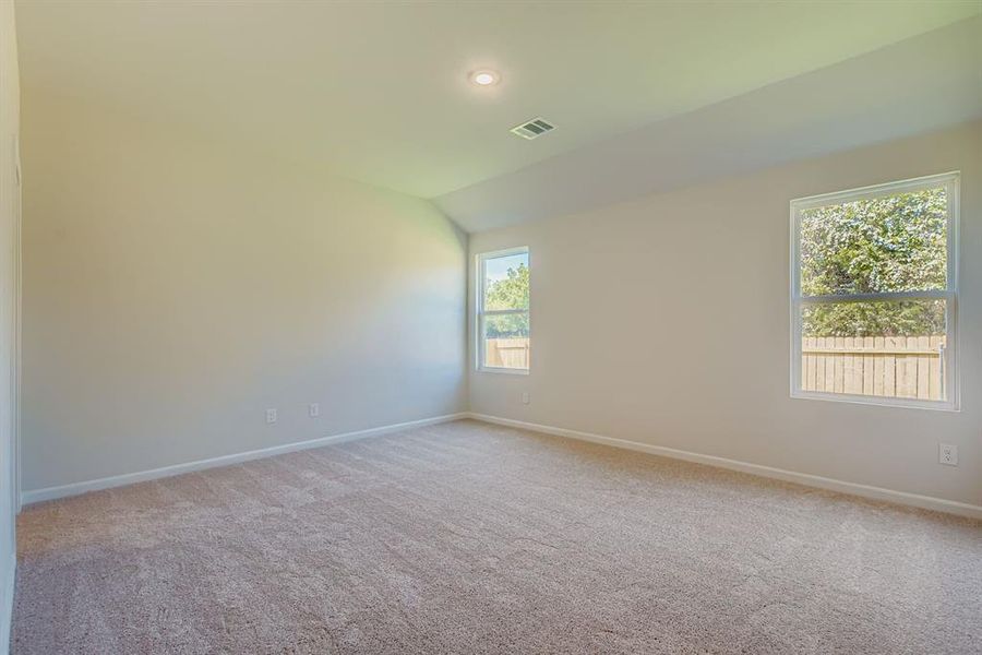 Spacious, unfurnished interior of a new home in Middlefield Village, Dallas (Image 9).