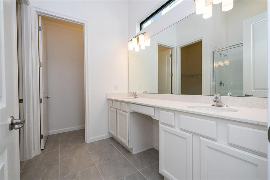 Furnished interior view inside a new home in , Orlando (Image 6).