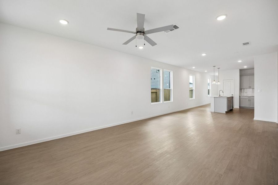 Spacious, unfurnished interior of a new home in Montgomery Bend, Montgomery (Image 21).