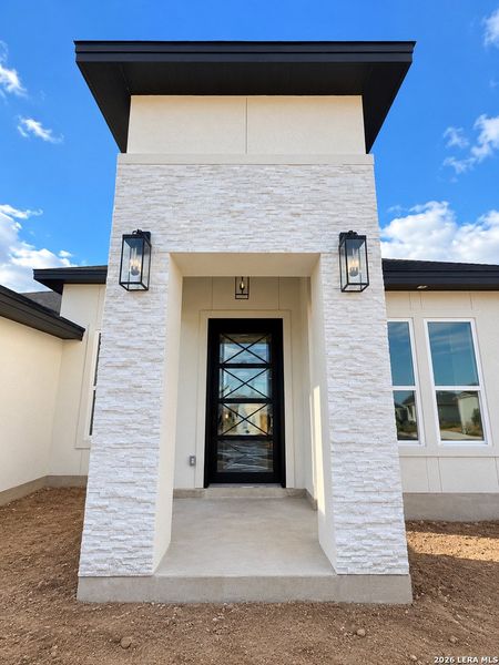 Exterior details and patio area of a home in , Eagle Pass (Image 3).