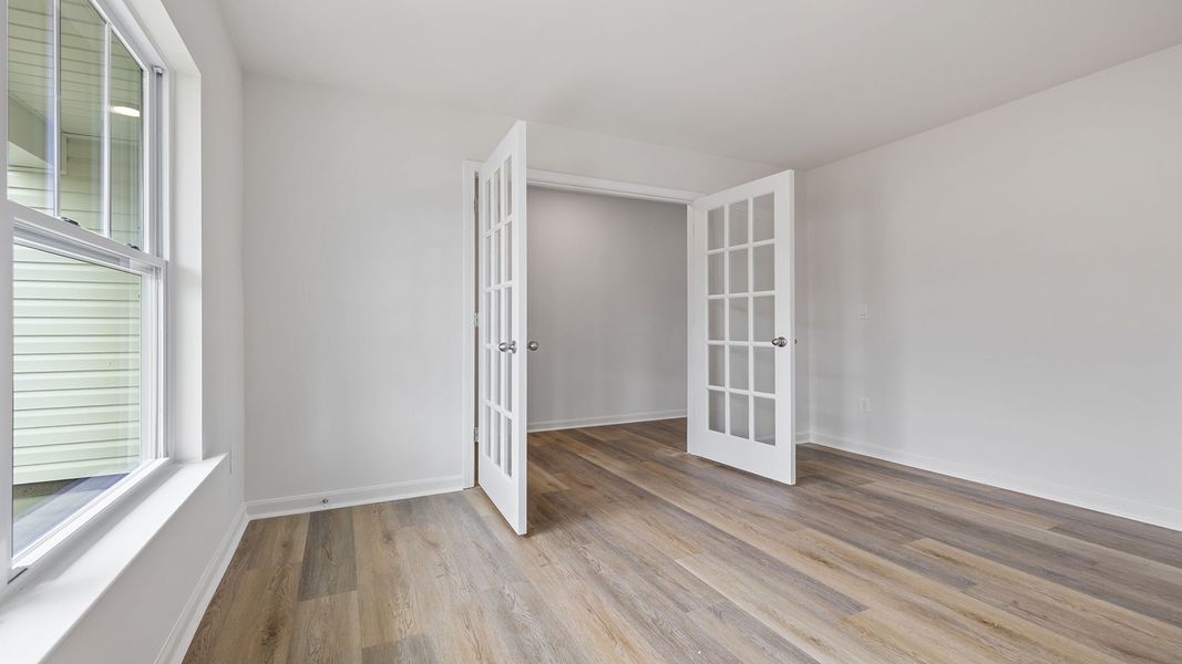 Spacious, unfurnished interior of a new home in Bentley Park, Greenwood (Image 15).